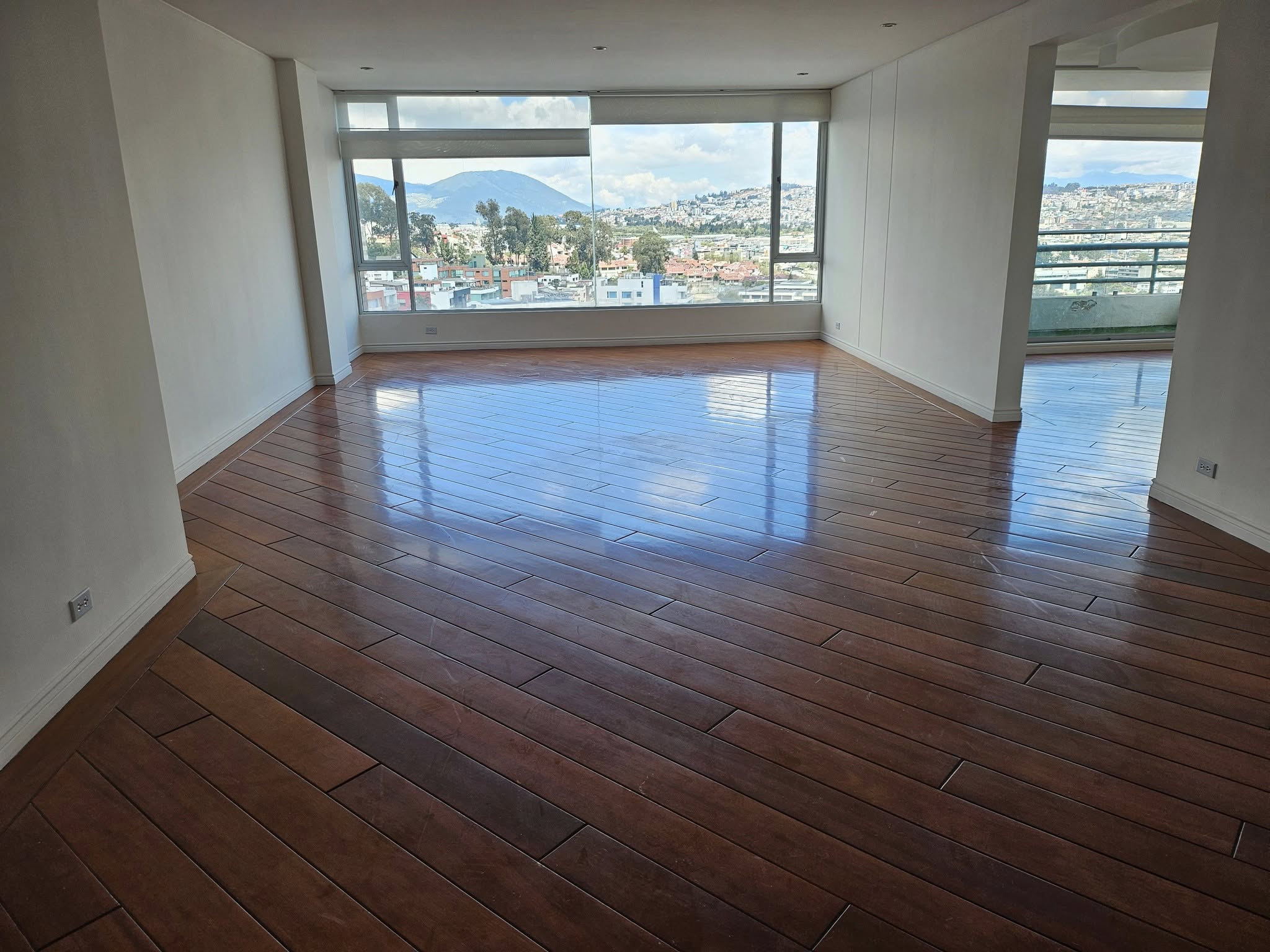 Arriendo sector Quito Tenis3