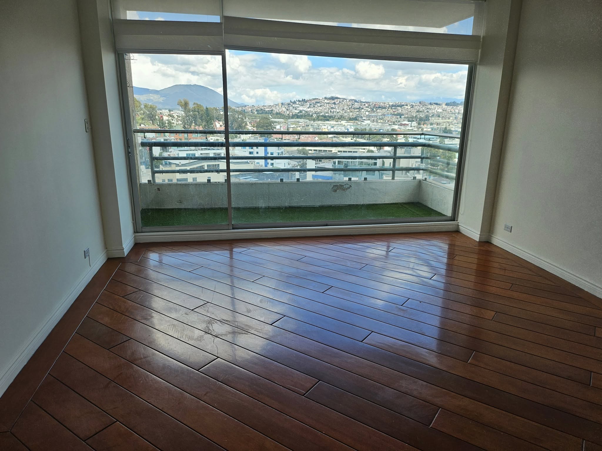 Arriendo sector Quito Tenis5