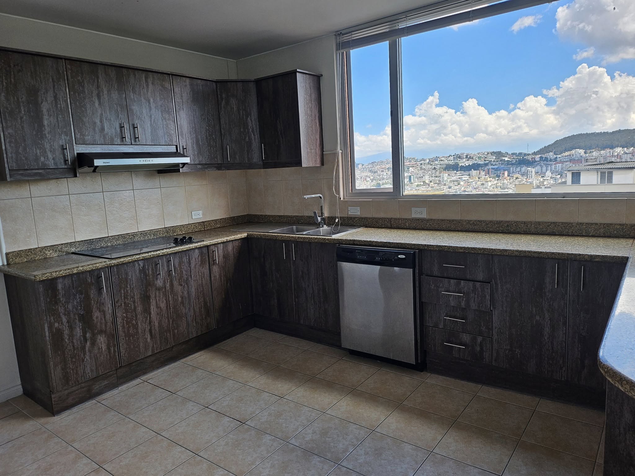 Arriendo sector Quito Tenis9